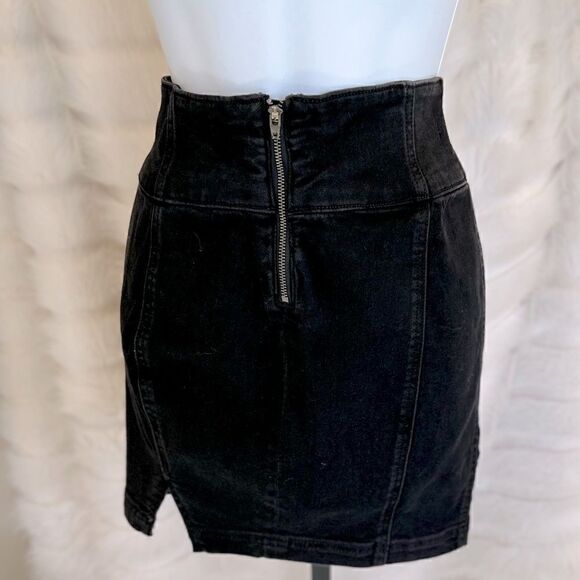 SO High Waisted Mini Skirt (26) - Picture 2 of 8